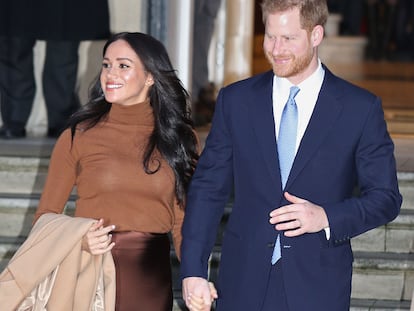 Meghan Markle eligió jersey de punto y falda de Massimo Dutti en su primera aparición pública tras seis semanas de vacaciones.