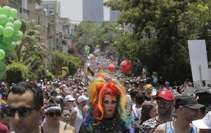 Tel Aviv se ha convertido en un destino turístico muy popular entre la comunidad LGTB mundial. Es el único lugar de Oriente Medio donde sus miembros pueden pasear con normalidad sin temor a represalias o ser detenidos por su condición sexual. Según los datos oficiales facilitados por el ministerio de Turismo de Israel, en esta marcha del orgullo, unos 30.000 de los asistentes eran extranjeros.