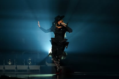 La representante española, Melody, con el tema 'Esa diva'.