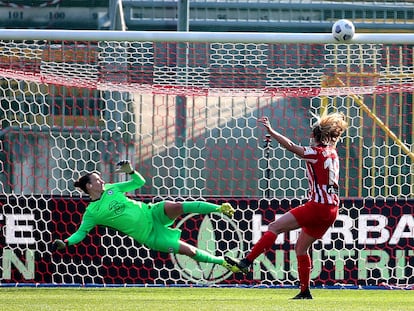 Toni Duggan falla un penalti este miércoles ante el Chelsea en el estadio Brianteo de Monza (Italia).