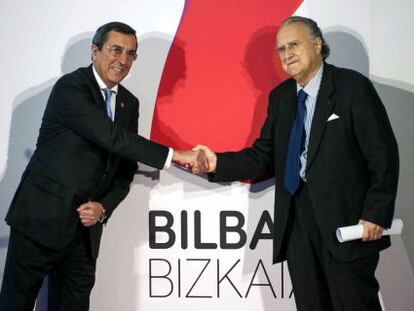El diputado general de Bizkaia José Luis Bilbao y el alcalde de Bilbao, Iñaki Azkuna presentando la nueva marca