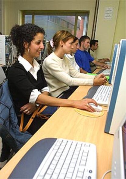 Aicha Embarek, en su primera clase universitaria.