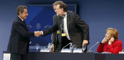 Sarkozy (l), Rajoy and Merkel in Madrid on Thursday.