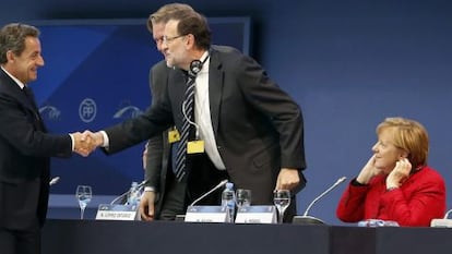 Sarkozy (l), Rajoy and Merkel in Madrid on Thursday.
