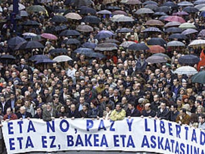 Cabeza de la manifestación en Portugalete (Vizcaya) contra el último intento de asesinato de ETA.