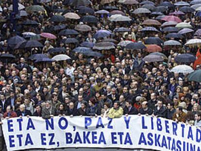 Cabeza de la manifestación en Portugalete (Vizcaya) contra el último intento de asesinato de ETA.