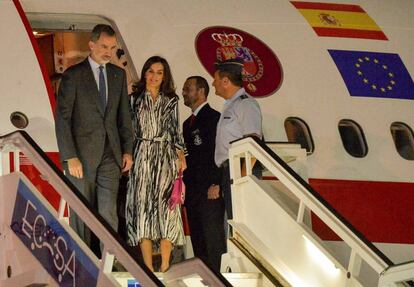 King Felipe VI and Queen Letizia arrive at Havana's Jose Marti International Airport on November 11.
