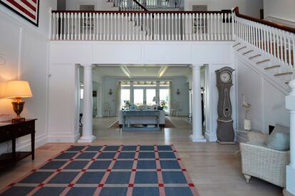 ¿Te imaginas recibir a tus invitados en un hall como el de la mansión de Hepburn?