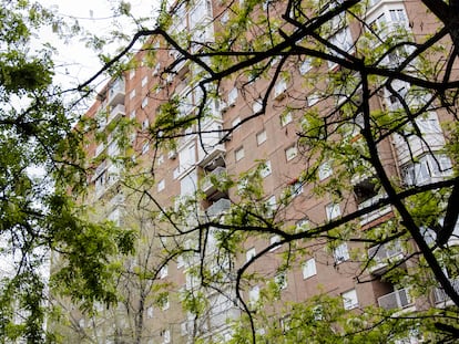 Un edificio del distrito de Arganzuela, en Madrid, este viernes.