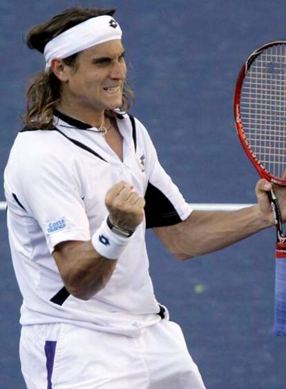 David Ferrer celebra la victoria ante su compatriota Carlos Moyá.