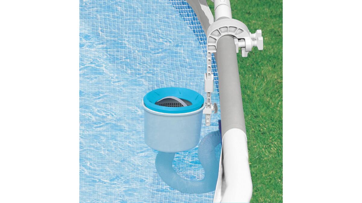 Es un ‘skimmer’ de piscina fácil de instalar.
