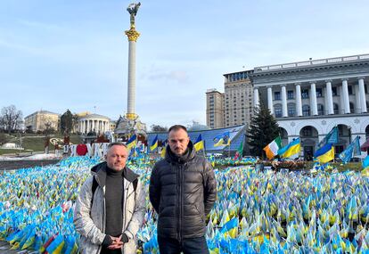Vladislav Maistrouk y Oleksander Zinchenko, en la plaza de la Independencia de Kiev.
