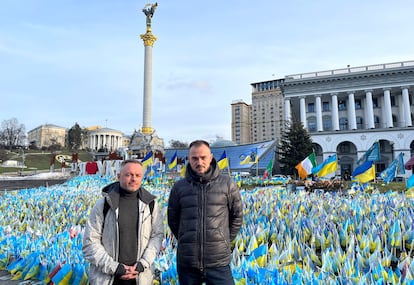 Vladislav Maistrouk y Oleksander Zinchenko, en la plaza de la Independencia de Kiev.