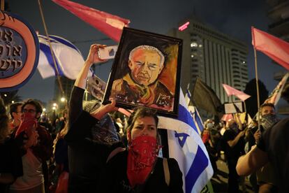 Cartel de Isaac Rabin, el sábado en una manifestación contra Netanyahu en Jerusalén.