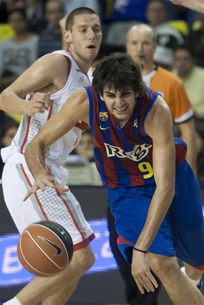 Ricky Rubio avanza con el balón ante la oposición de un jugador del CAI.