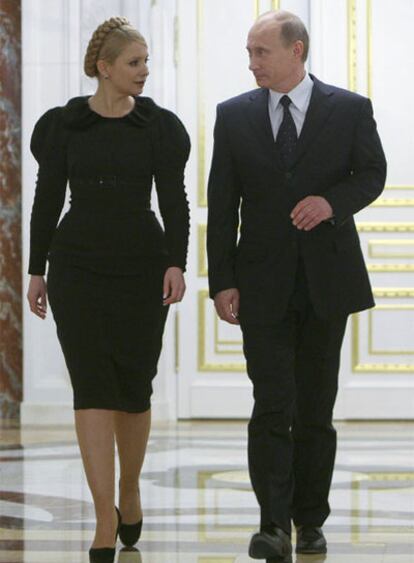 Yulia Timoshenko y Vladímir Putin, tras sellar el pacto del gas.