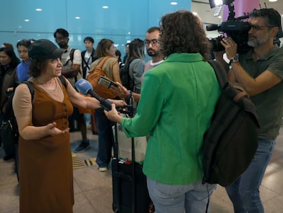 Llegada de un vuelo de Tel Aviv a Barcelona tras estallar la guerra entre Israel y Gaza.