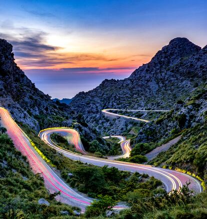 Vista de la sinuosa carretera de Sa Calobra en Mallorca. 