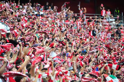 La grada de San Mamés en un partido del Athletic Club.