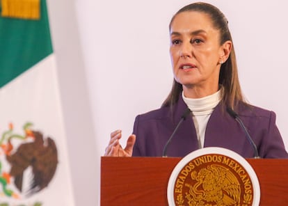 CIUDAD DE MÉXICO.. 11NOVIEMBRE2024.- La Presidenta Claudia Sheinbaum Pardo, en la conferencia de prensa mañanera del pueblo, en el salón Tesorería del Palacio Nacional.
FOTO: VICTORIA VALTIERRA/CUARTOSCURO.COM