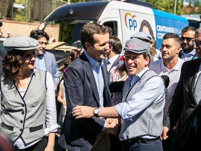 Isabel Diaz Ayuso, Jose Luis Martínez- Almeida y Pablo Casado en las fiestas de la Pradera de San Isidro en 2019.