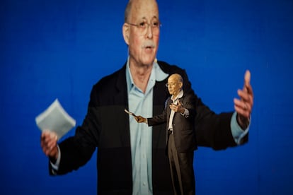 El socilogo y economista estadounidense Jeremy Rifkin habla sobre los desafos medioambientales que enfrenta el mundo durante su ponencia en el Foro Econmico Internacional Amrica Latina y el Caribe.