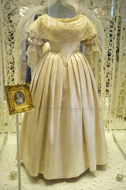 Este es el famoso vestido de novia blanco que llevó la reina Victoria en su enlace con el príncipe Alberto en 1840.