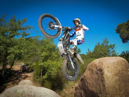 Adam Raga pilota una moto de Trial del fabricante Gas Gas.