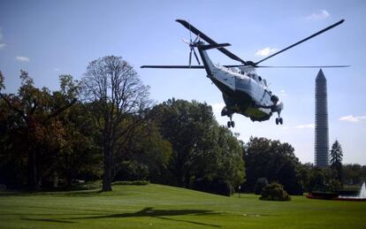 El presidente estadounidense Barack Obama toma un vuelo a Nueva York.