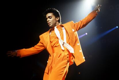 Prince, durante un concierto en Detroit, en 1986.