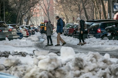 Nieve acumulada en las calles de Madrid, después del temporal Filomena, el 15 de enero.