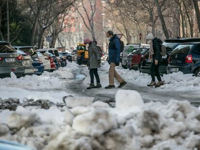 Nieve acumulada en las calles de Madrid, después del temporal Filomena, el 15 de enero.