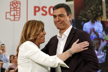 Susana Díaz felicita a Pedro Sánchez tras su proclamación como candidato a las elecciones generales, el 14 de mayo de 2016.