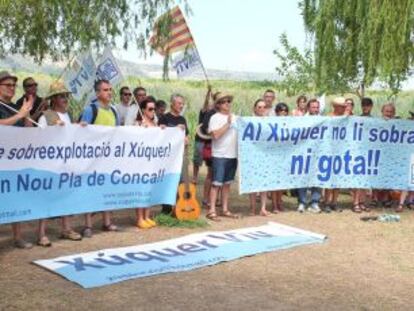 Protesta de la plataforma Xúquer Viu contra el plan hidrológico del río.