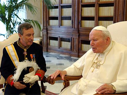 El embajador español Jorge Dezcallar, en el acto de presentación de credenciales al papa Juan Pablo II en junio pasado.