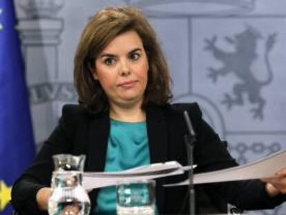 La vicepresidenta del Gobierno, Soraya Sáenz de Santamaría, durante la rueda de prensa tras la reunión del Consejo de Ministros el pasado miércoles.