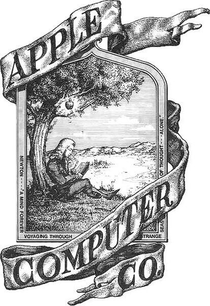 No solo los productos de Apple han avanzado con los nuevos tiempos. La empresa hizo desde sus inicios muchos esfuerzos en realizar un efectiva publicidad. El primer logotipo lo diseñaron el mismo Jobs y Wayne, y representa a Newton sentado bajo un árbol de manzanas. Pero no triunfó entre los mismos trabajadores de la empresa, y el rediseño pasó a manos de Rob Janoff,que presentó una variedad de logos monocromáticos basados en la misma manzana. Jobs insistió en que la conocida manzana incluyera los colores del arco iris, para resaltar la humanización de la empresa y la calidad de imagen de Mac.