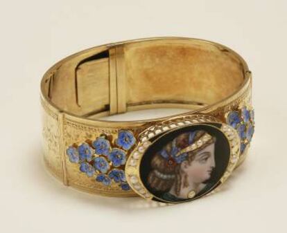 Una de las piezas de joyería del siglo XIX que se exponen en el Museo del Romanticismo.