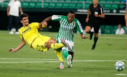 Gerard Moreno hace su segundo gol al Betis.