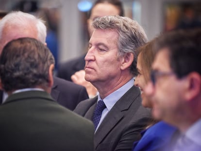 El presidente del PP, Alberto Núñez Feijóo, en un desayuno de Nueva Economía Fórum, este martes en Madrid.