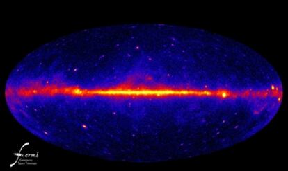 Mapa celeste en rayos gamma según las observaciones realizadas durante un año con el telescopio espacial 'Fermi'