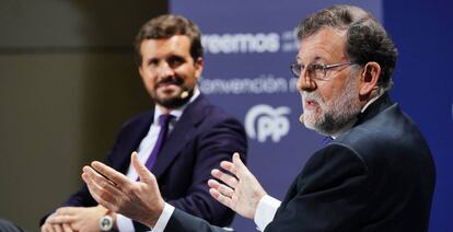 El líder del PP, Pablo Casado, y el expresidente Mariano Rajoy. 