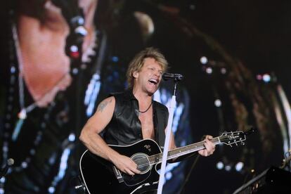 Bon Jovi - 79 milliones de dólares. Sú ultima gira le está reportando al veterano grupo de New Jersey unos 3 millones por ciudad.