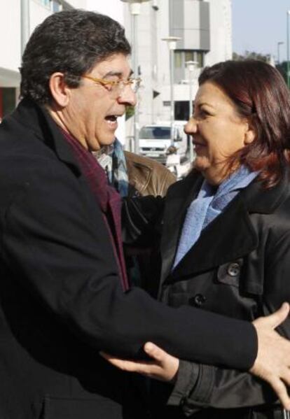 Josefa Medrano y Diego Valderas, coordinador de IU, el 23 de enero, día del Juicio.