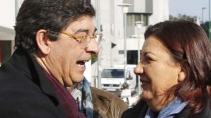 Josefa Medrano y Diego Valderas, coordinador de IU, el 23 de enero, día del Juicio.