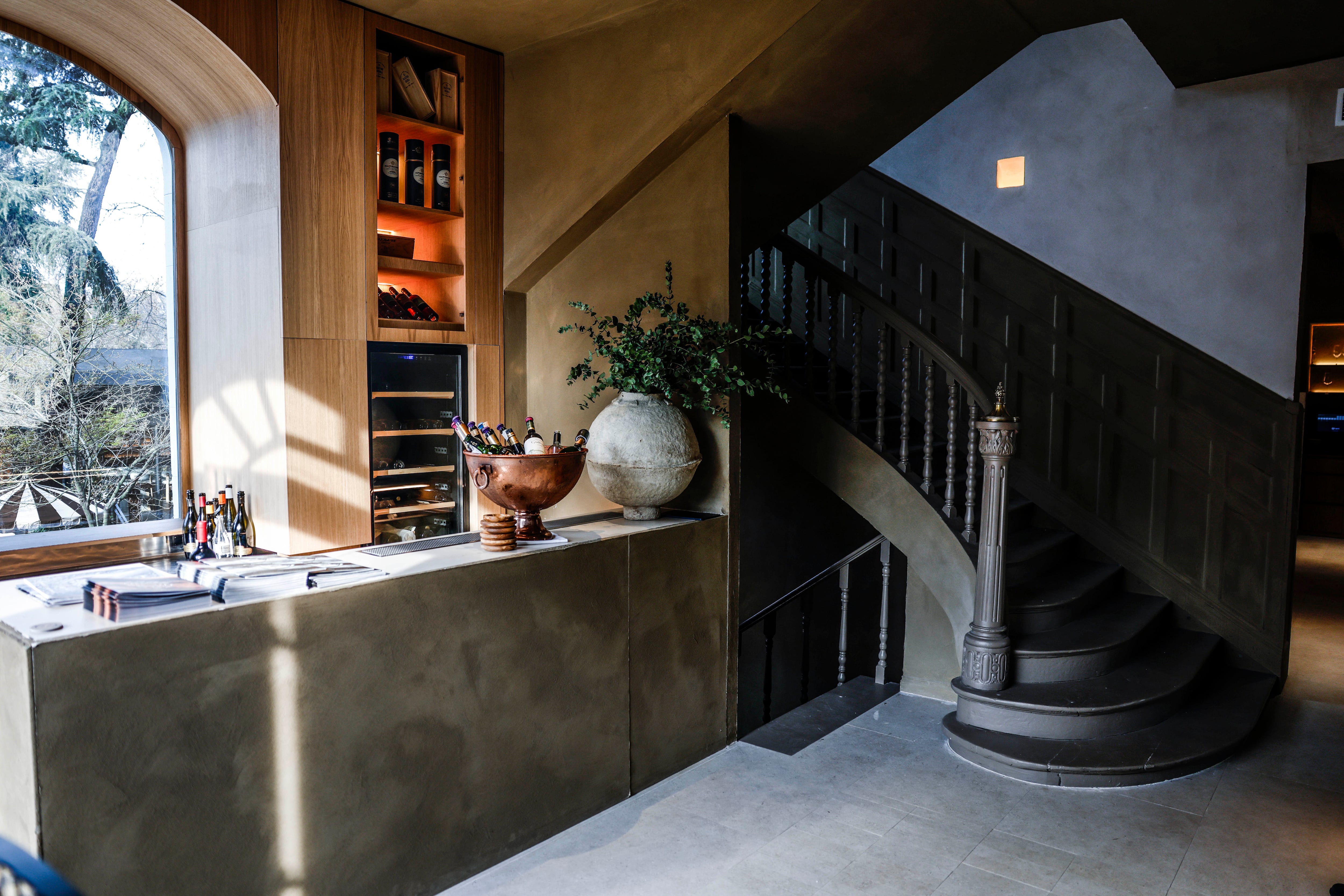 Entrada a una de las salas del nuevo restaurante de El Campero, en Madrid.