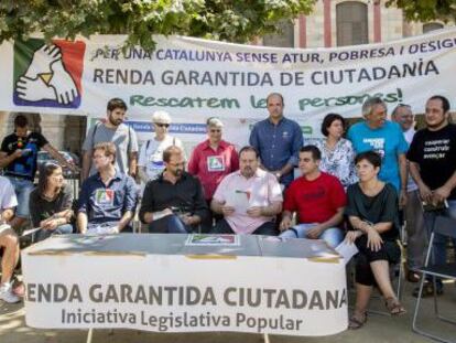 Diputats i impulsors de la ILP per la renda garantida.