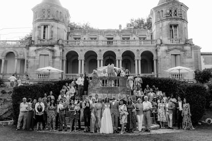 Gosia y Paulen con familia y amigos en Francia.