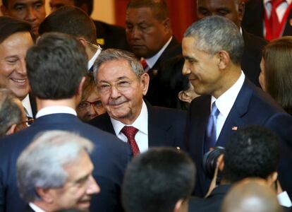 Uma foto histórica: Raúl Castro e Barack Obama conversando na inauguração da Cúpula das Américas. Apertaram as mãos, trocaram sorrisos. Estados Unidos e Cuba, países inimigos durante décadas, estão a cada dia mais próximos do entendimento.