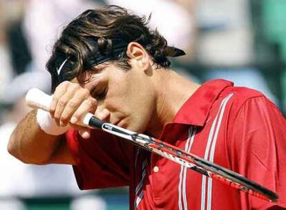 Federer, durante el partido que perdió ayer contra Volandri en el Open de Roma.